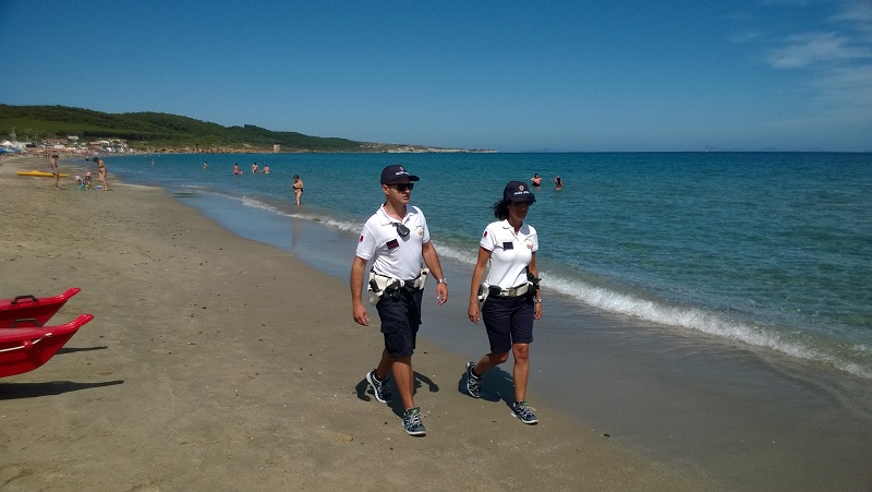 Estate 2016 sulle spiagge di Sassari con servizio di salvamento a mare bagnini e vigili per la sicurezza.