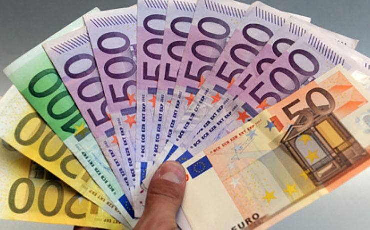 “Quei contratti sono stati dichiarati nulli con tutti gli effetti che ne derivano e il 10 ottobre 2016 il giudice stabilirà l’entità dei danni e delle somme che ci saranno dovute. Il Comune ha chiesto un risarcimento di un milione di Euro”.