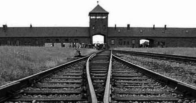 Buchenwald di Massimiliano Rosa. I ricordi e le memorie di un sardo sopravvissuto all'Olocausto, raccolte dal nipote lo scrittore e linguista Massimiliano Rosa che ci aiuta così a non dimenticare attraverso la tragica esperienza del nonno sopravvissuto miracolosamente al campo di concentramento nazista di Buchenwald. Campo di Concentramento di Buchenwald.