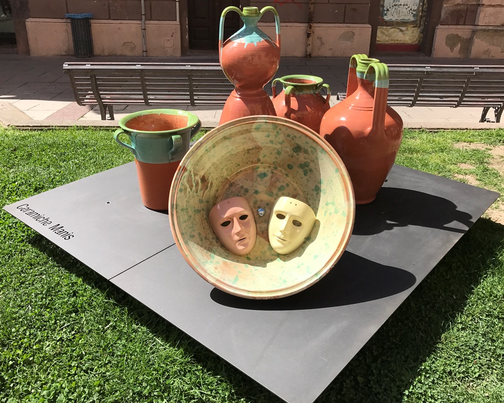 Oristano Città Museo da oggi installazioni ceramiche nel centro storico.