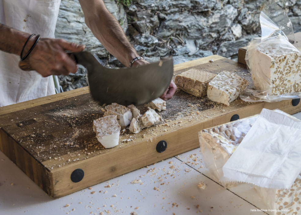 Autunno in Barbagia a Tonara 2017 degustazione del famoso torrone di Tonara. Dove mangiare e dove dormire a Tonara.