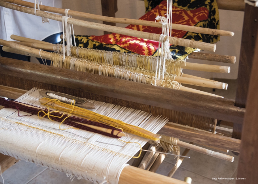 Autunno in Barbagia a Tonara 2017 lavorazione dei tappetti tipici tonaresi. Tonara Maistos e Carrattoneris dal 30 settembre al 1 ottobre ecco il Programma Completo.