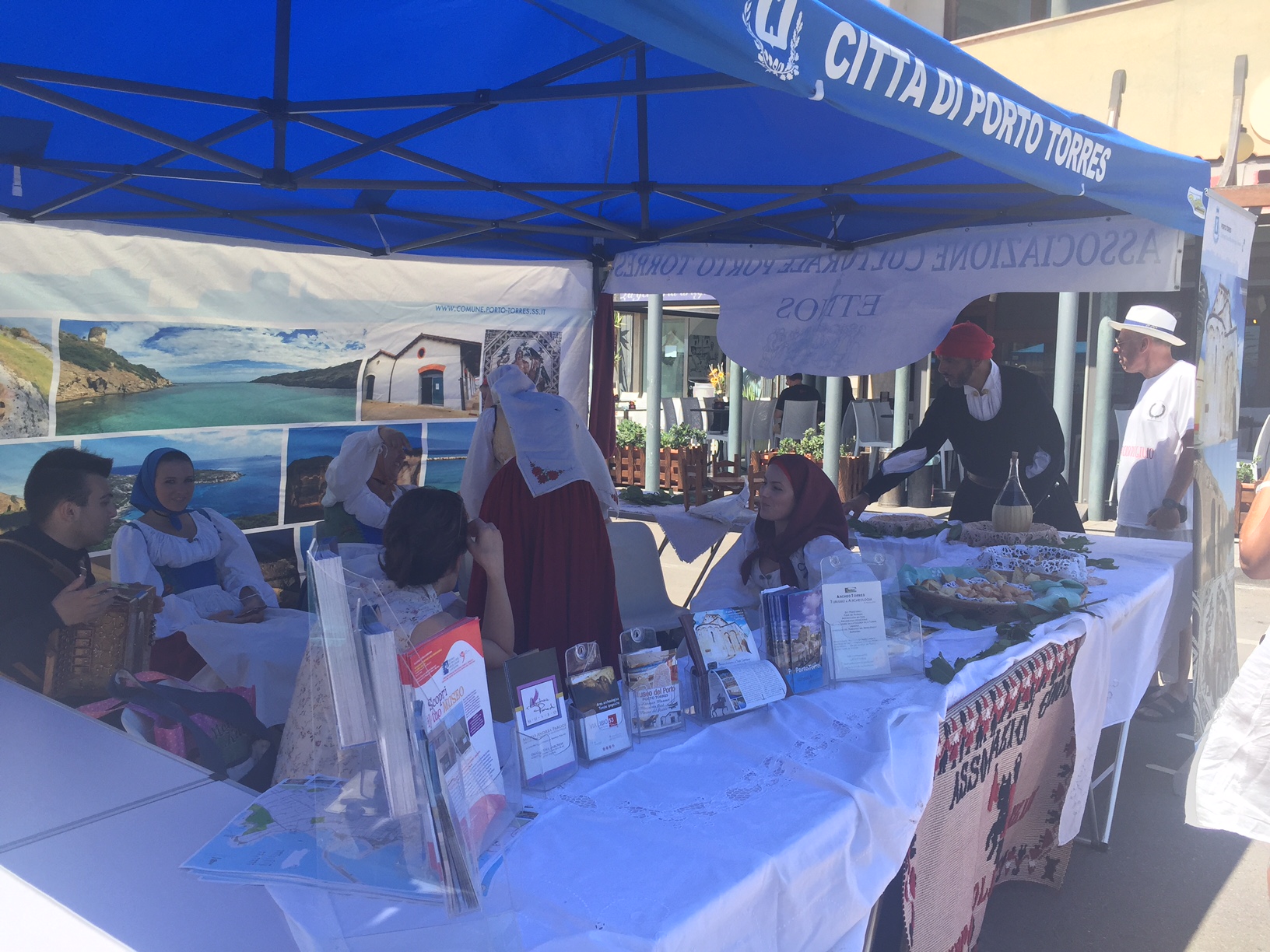 Crociere e marketing accoglienza e informazioni ai turisti anche in bassa stagione a Porto Torres servizi attivi anche a ottobre e novembre 2017.